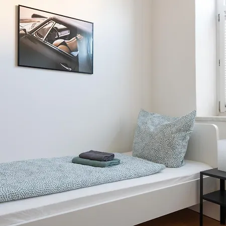  Komfortable Monteursunterkunft: 5-zimmer-wohnung Mit 6 Getrennten Betten, Couch Und Fernseher *